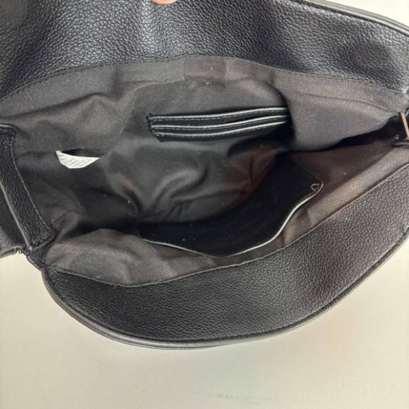 Elegant Black Leather Shoulder Bag - Picture 5 of 5